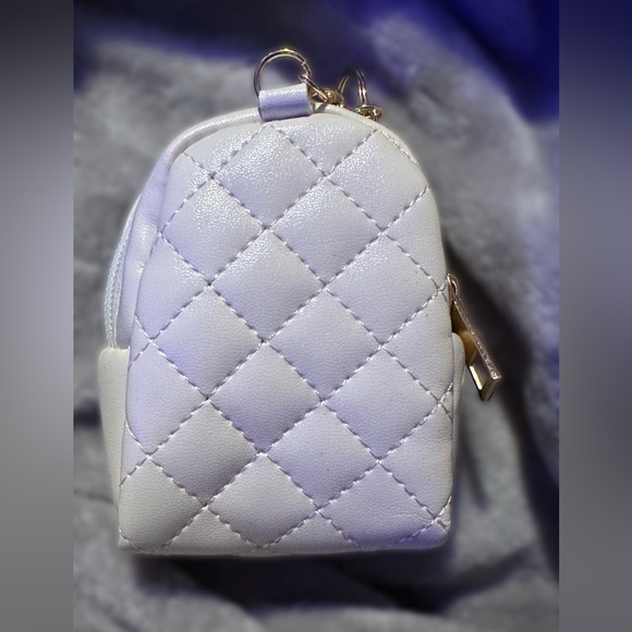 BOGO 𝒦𝑒𝓎 𝒞𝒽𝒶𝒾𝓃 𝒪𝓅𝓉𝒾𝑜𝓃 𝑀𝒾𝓃𝒾 𝒞𝒶𝓇𝓇𝓎𝒾𝓃𝑔 𝐵𝒶𝑔 - Picture 4 of 4